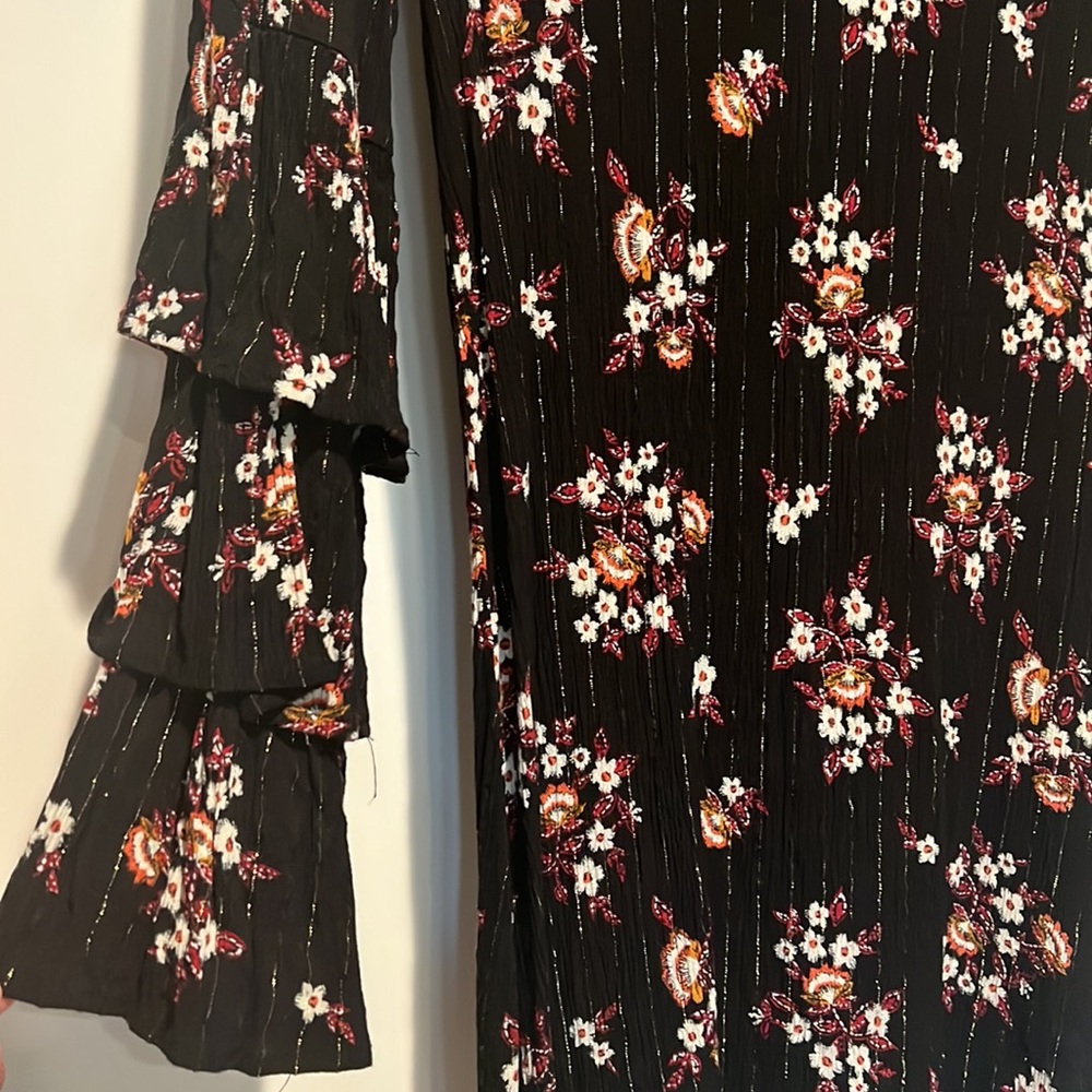 Floral Ruffle Sleeve Dress - Picture 2 of 4